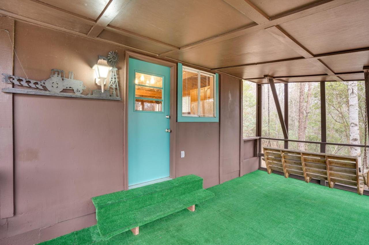 Peaceful Warne Cabin Fenced Yard And Screened Porch Brasstown Exterior photo
